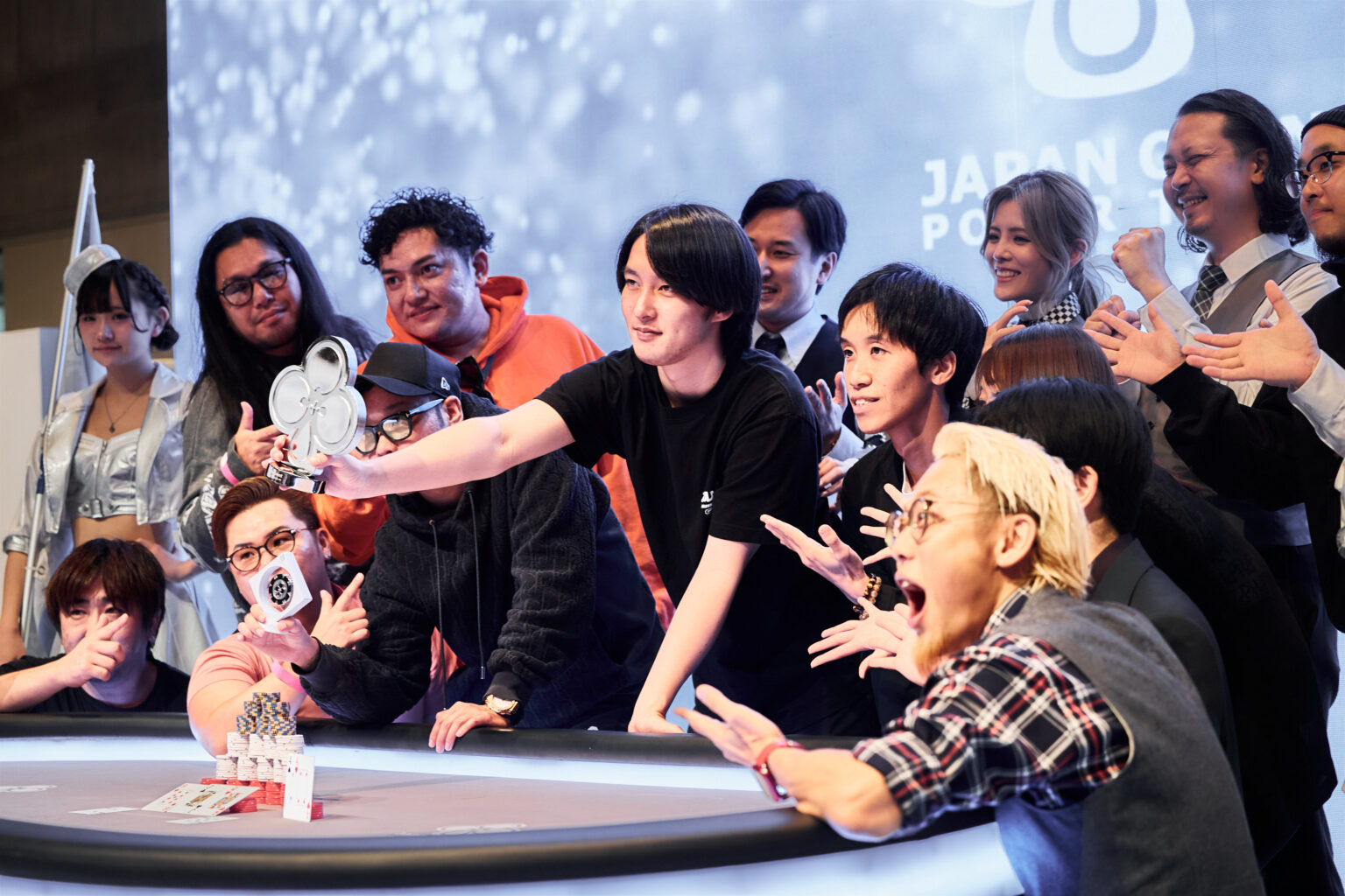 JOPT ポーカー 優勝トロフィー 日本最大のポーカー全国大会「JOPT」のHyperにて準優勝を獲得