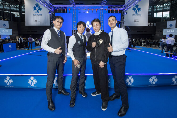 業務提携の記念撮影