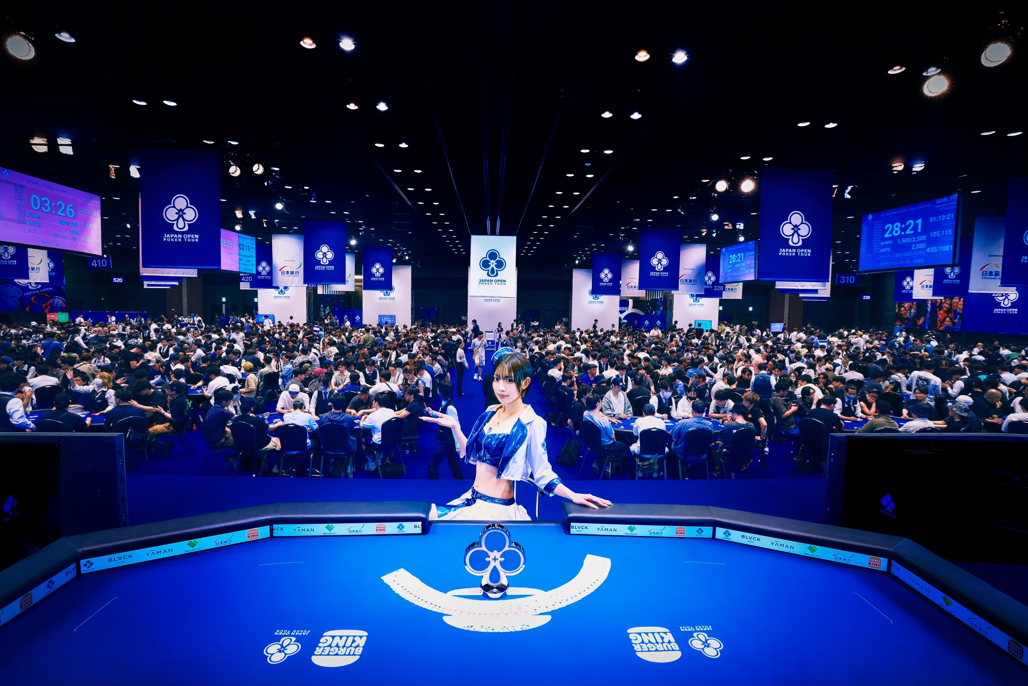 众多玩家参加JOPT赛事的会场景象
